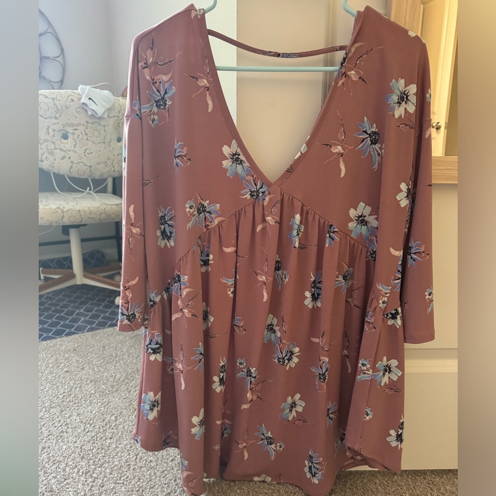 Cute light weight floral top